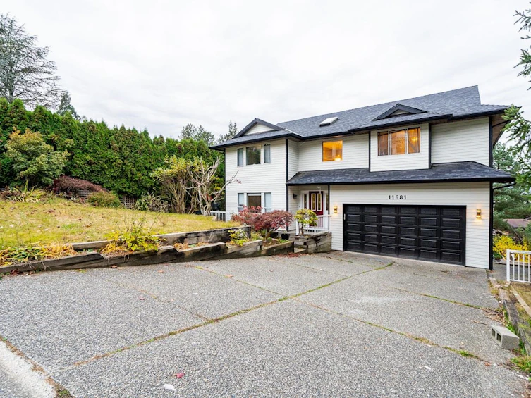 11681 99a Avenue, Surrey, BC, V3V 7K5