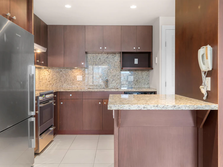 203-1341 Clyde Avenue, West Vancouver, BC, V7T 1E8 - 3