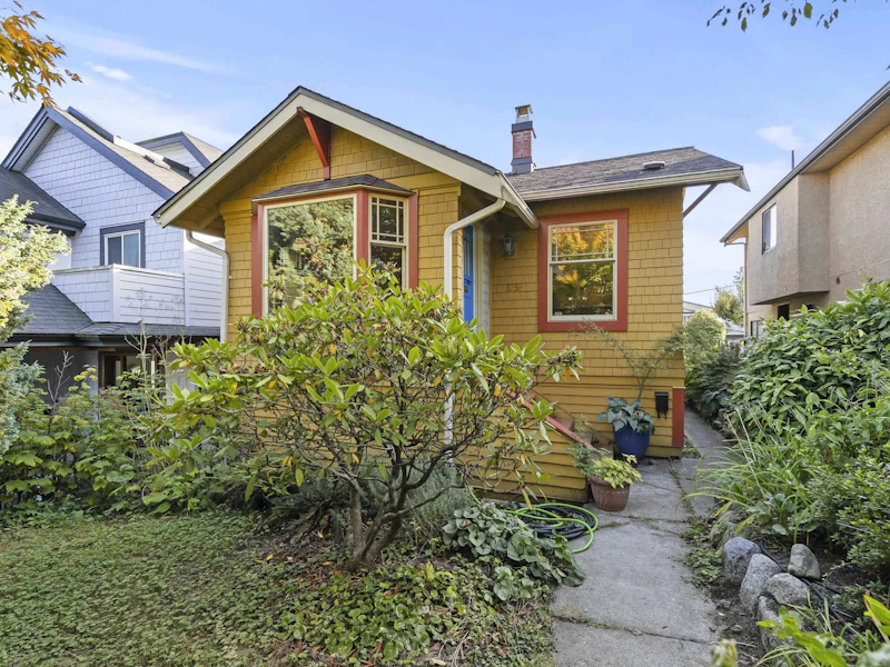 3256 E Georgia Street, Vancouver BC V5K 2L3
