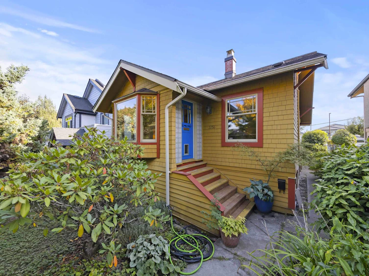 3256 E Georgia Street, Vancouver, BC, V5K 2L3 - 2