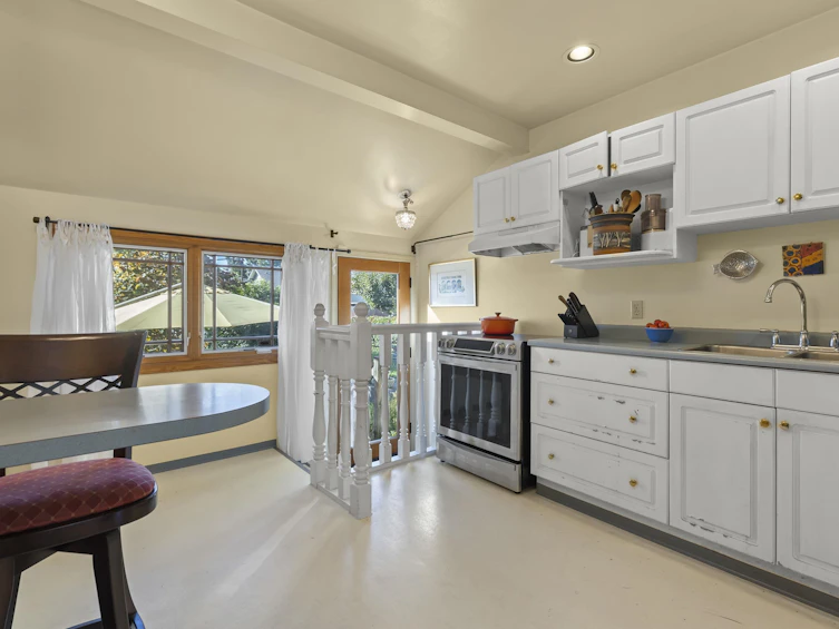 3256 E Georgia Street, Vancouver, BC, V5K 2L3 - 7