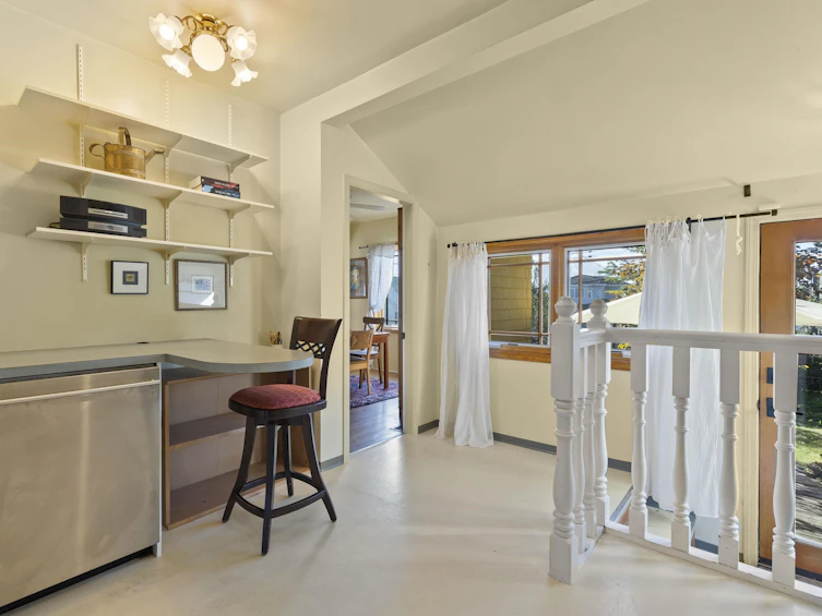 3256 E Georgia Street, Vancouver, BC, V5K 2L3 - 8