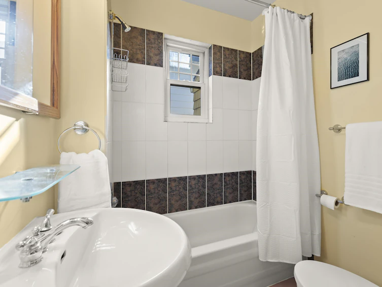 3256 E Georgia Street, Vancouver, BC, V5K 2L3 - 14