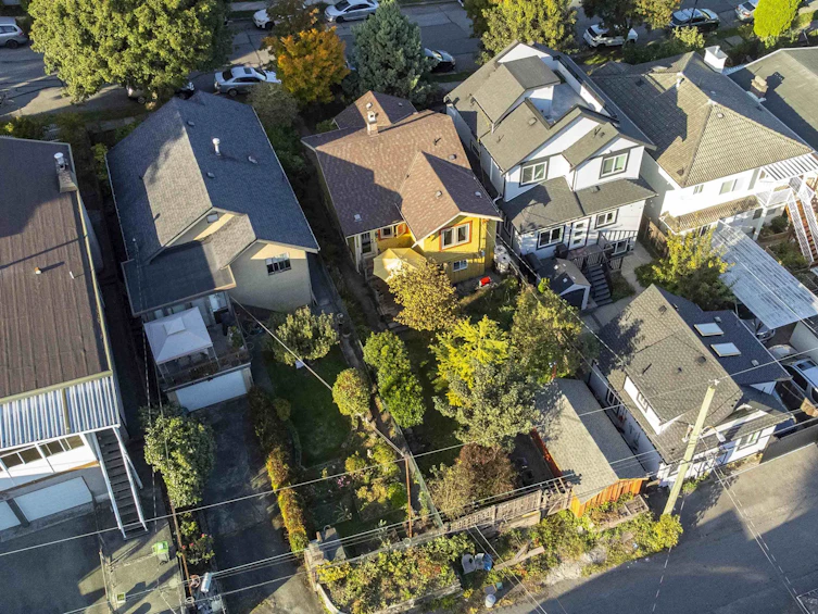 3256 E Georgia Street, Vancouver, BC, V5K 2L3 - 28