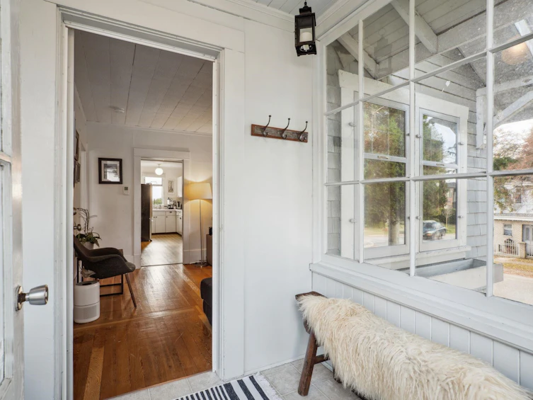 404 E 46th Avenue, Vancouver, BC, V5W 1Z9 - 2