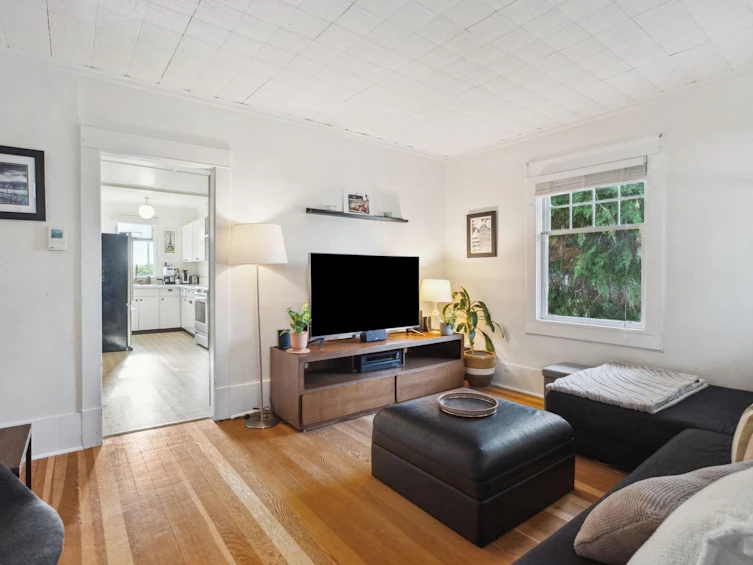 404 E 46th Avenue, Vancouver, BC, V5W 1Z9 - 4