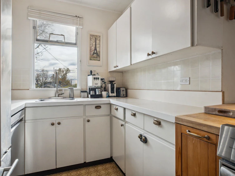 404 E 46th Avenue, Vancouver, BC, V5W 1Z9 - 9