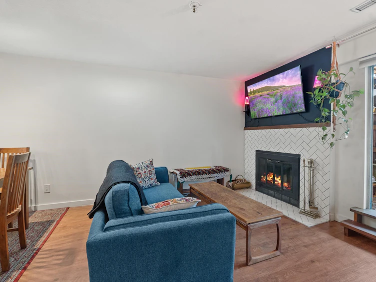 104-2333 Eton Street, Vancouver, BC, V5L 1E2 - 8