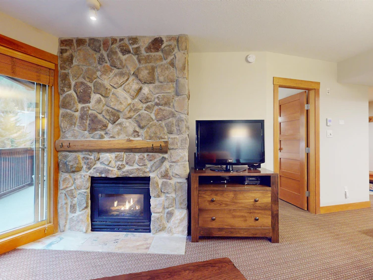 305C-2036 London Lane, Whistler, BC, V8E 0N7 - 7