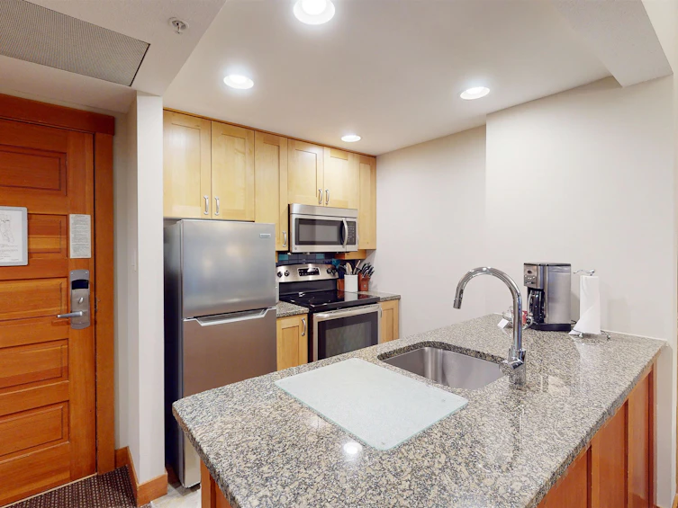305C-2036 London Lane, Whistler, BC, V8E 0N7 - 8