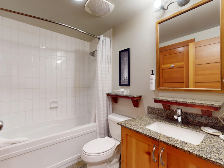 305C-2036 London Lane, Whistler, BC, V8E 0N7 - 13