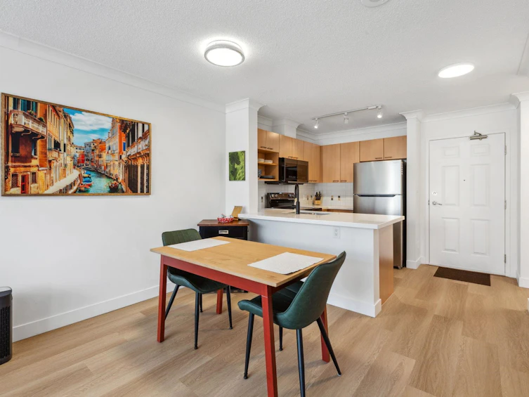 802-108 E 14th Street, North Vancouver, BC, V7L 2N3 - 4