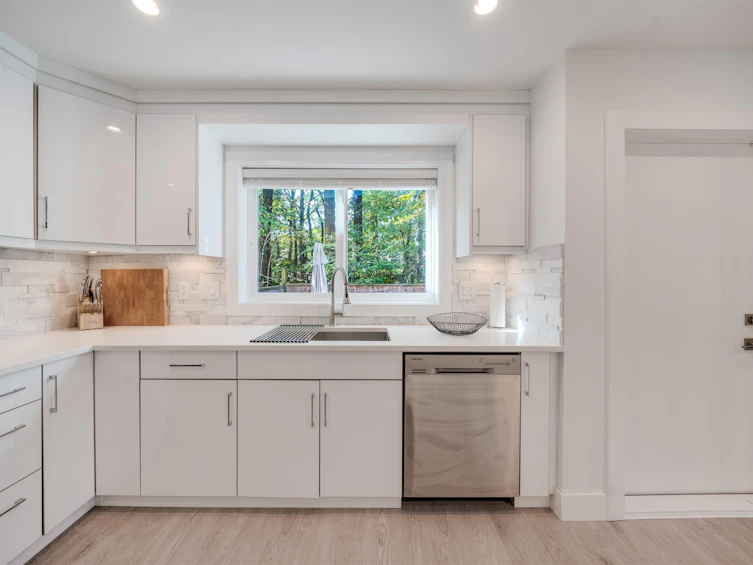 970 Rochester Avenue, Coquitlam, BC, V3K 2J3 - 10