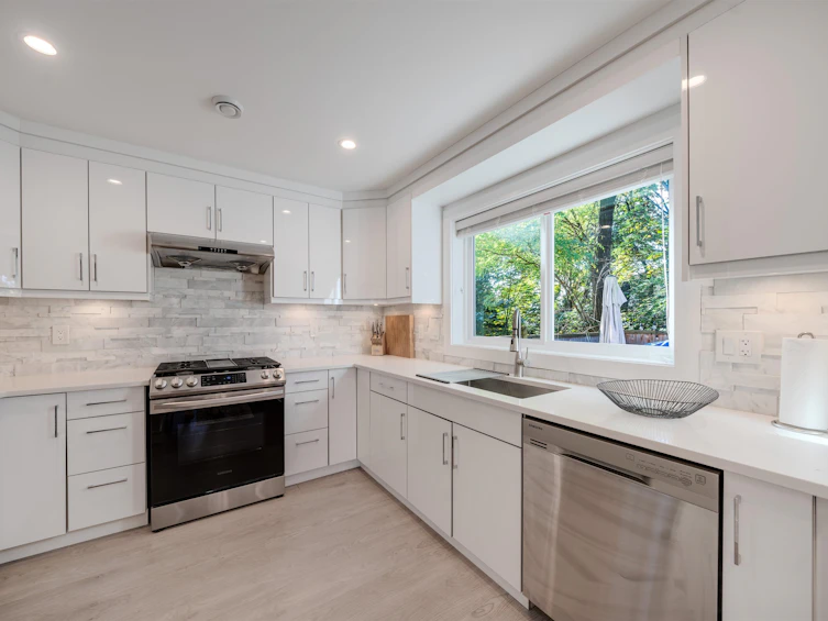 970 Rochester Avenue, Coquitlam, BC, V3K 2J3 - 13