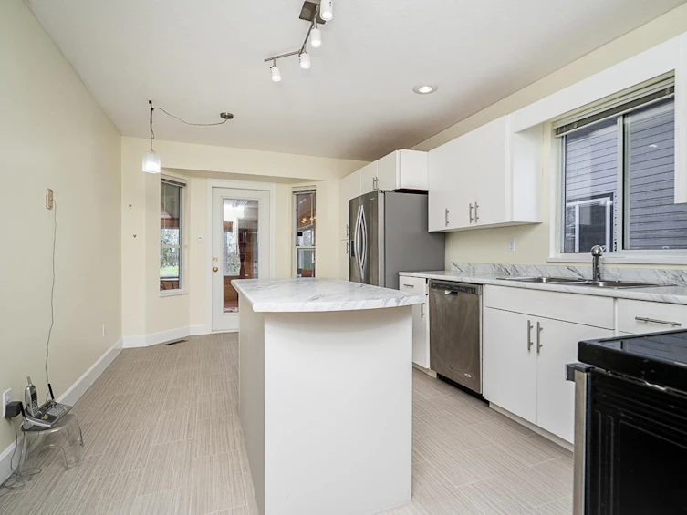 5922 186a Street, Surrey, BC, V3S 7Z9 - 10
