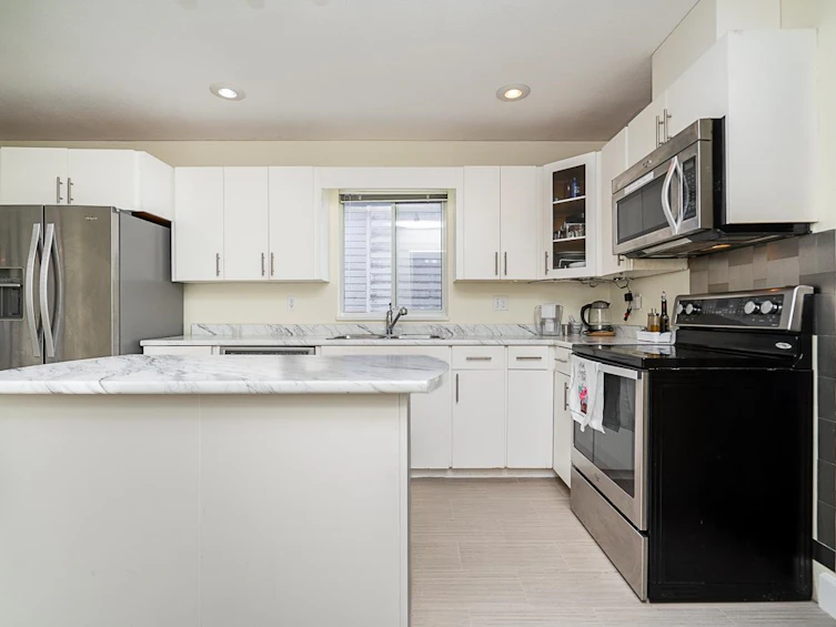5922 186a Street, Surrey, BC, V3S 7Z9 - 11