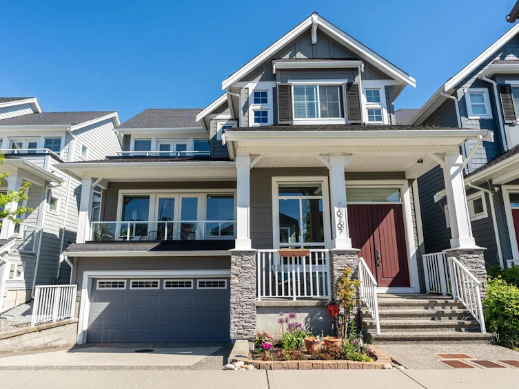 16767 17b Avenue, Surrey, BC, V3Z 0T3