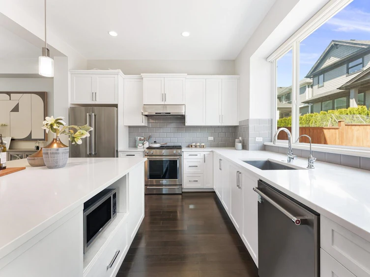 16767 17b Avenue, Surrey, BC, V3Z 0T3 - 16