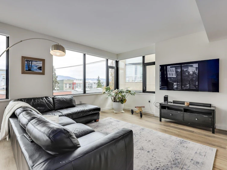 409-210 E 5th Avenue, Vancouver, BC, V5T 0K1 - 2