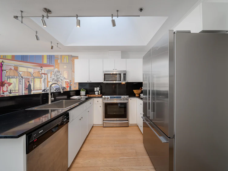 PH2-950 Bidwell Street, Vancouver, BC, V6G 2J9 - 8