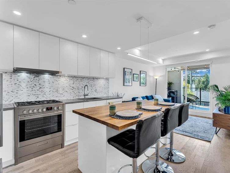 305-188 E 32nd Avenue, Vancouver, BC, V5V 2Y3 - 2