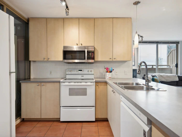 1310-819 Hamilton Street, Vancouver, BC, V6B 6M2 - 5