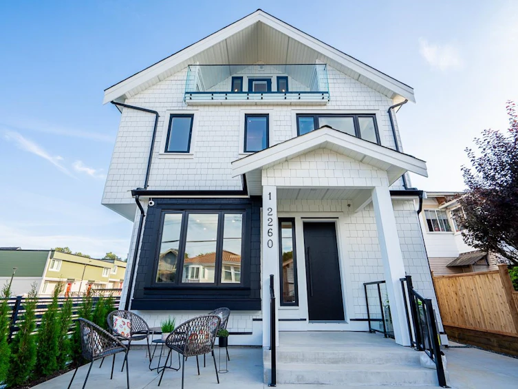 1-2260 E 25th Avenue, Vancouver, BC, V5N 2V8 - 2