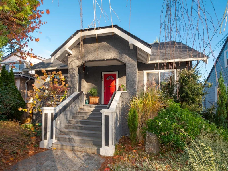 5584 Mackenzie Street, Vancouver BC V6N 1H2