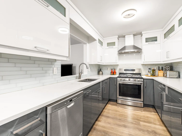 805 Poirier Street, Coquitlam, BC, V3J 7H8 - 10