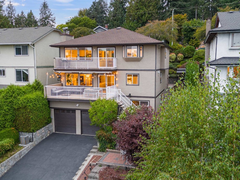 515 Tempe Crescent, North Vancouver BC V7N 1E7