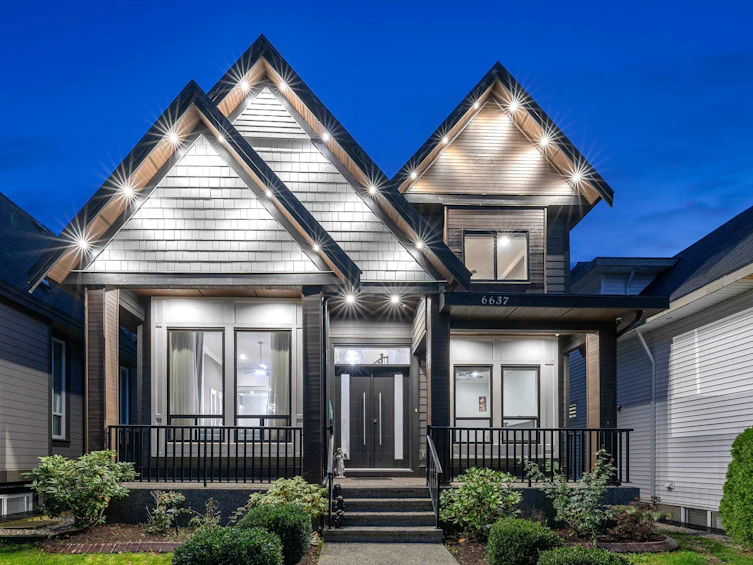 6637 121a Street, Surrey, BC, V3W 0H8
