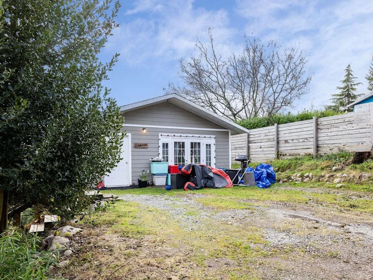 639 Gibsons Way, Gibsons, BC, V0N 1V9 - 32