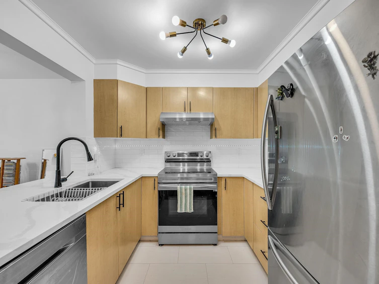 310-15220 Guildford Drive, Surrey, BC, V3R 0Y6 - 5