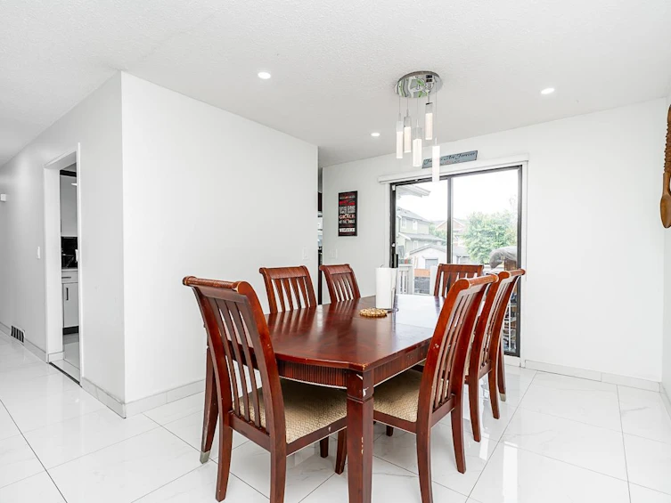 5884 184 Street, Surrey, BC, V3S 4N4 - 4
