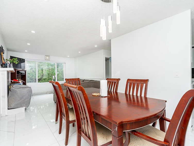 5884 184 Street, Surrey, BC, V3S 4N4 - 5