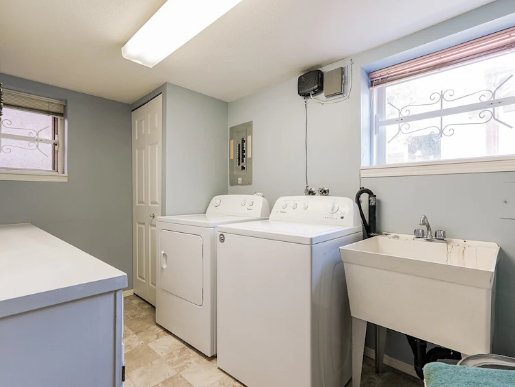 7232 Granville Street, Vancouver, BC, V6P 4X9 - 7