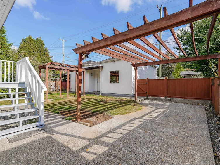 7232 Granville Street, Vancouver, BC, V6P 4X9 - 8