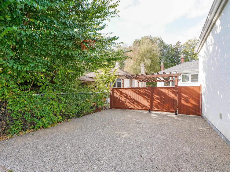 7232 Granville Street, Vancouver, BC, V6P 4X9 - 9