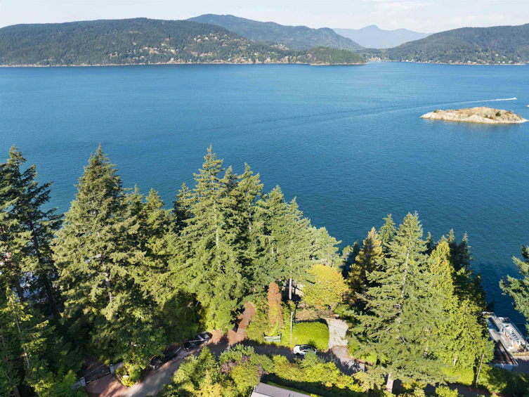 6245 Taylor Drive, West Vancouver, BC, V7W 1Y8 - 6