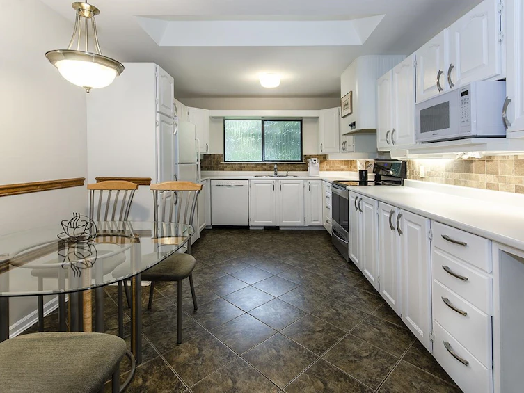 4325 Raeburn Street, North Vancouver, BC, V7G 1K1 - 15