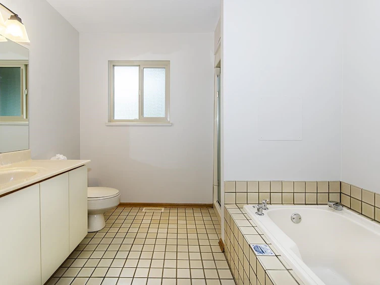 4325 Raeburn Street, North Vancouver, BC, V7G 1K1 - 25