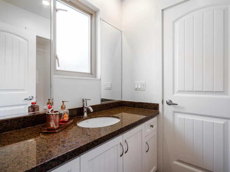 266 W 17th Street, North Vancouver, BC, V7M 1V6 - 22