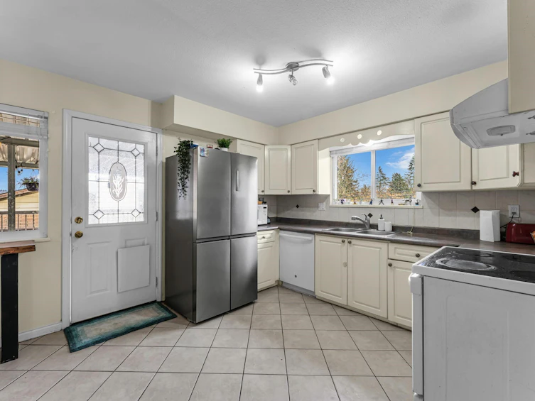 11295 132 Street, Surrey, BC, V3R 2Y5 - 10