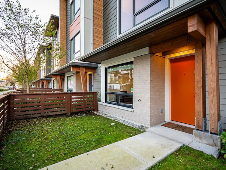 102-3021 St George Street, Port Moody, BC, V3H 0K3 - 2