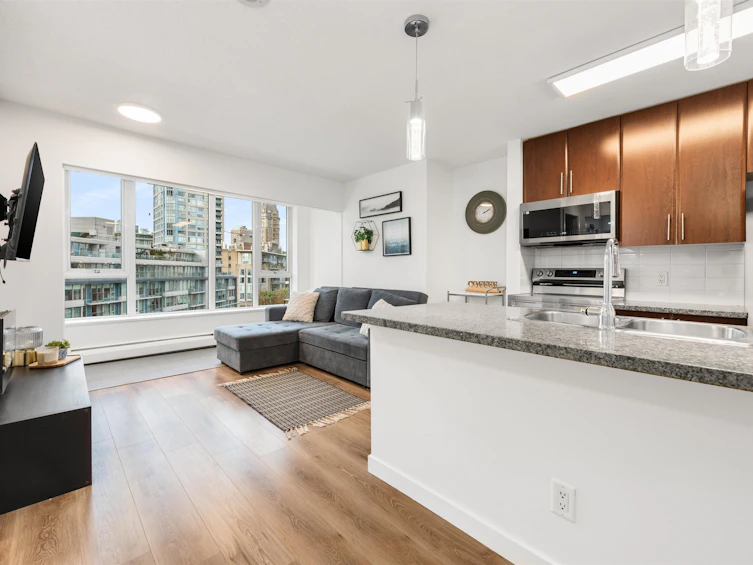 907-688 Abbott Street, Vancouver, BC, V6B 0B9 - 2
