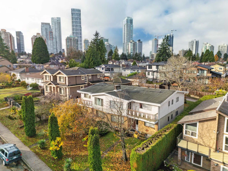 5685 Sussex Avenue, Burnaby, BC, V5H 3B4 - 5