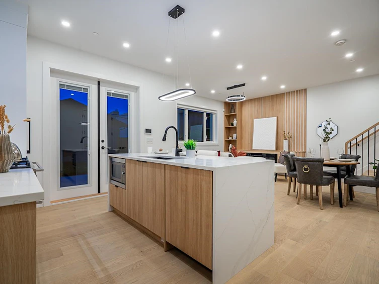 2-2715 E Pender Street, Vancouver, BC, V5K 2B9 - 2