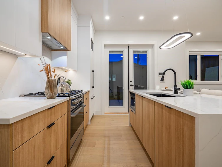 2-2715 E Pender Street, Vancouver, BC, V5K 2B9 - 3