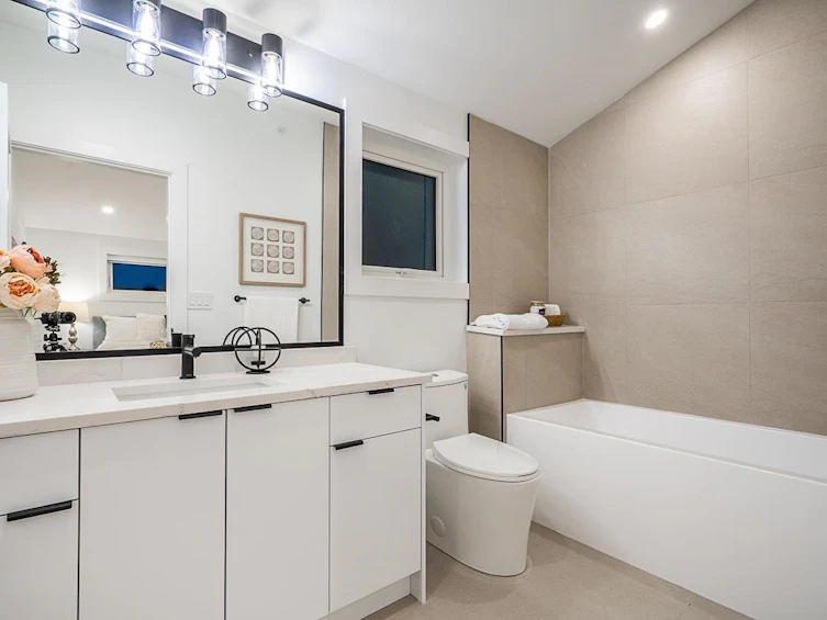 2-2715 E Pender Street, Vancouver, BC, V5K 2B9 - 27