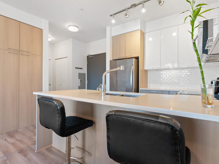 307-1201 W 16th Street, North Vancouver, BC, V7P 1R5 - 7